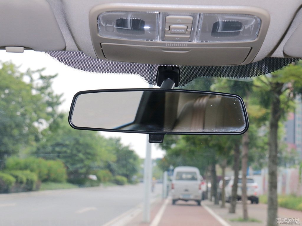 星河銀逸動車廂內(nèi)飾圖片