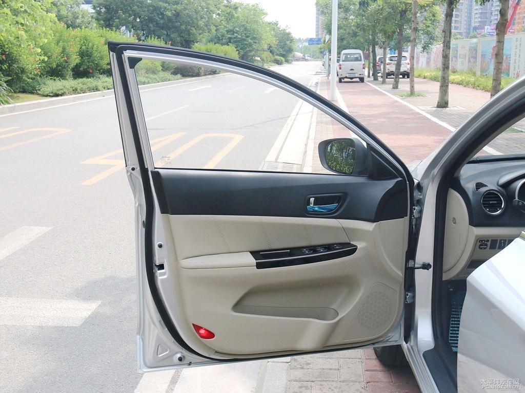星河銀逸動(dòng)車(chē)廂內(nèi)飾圖片