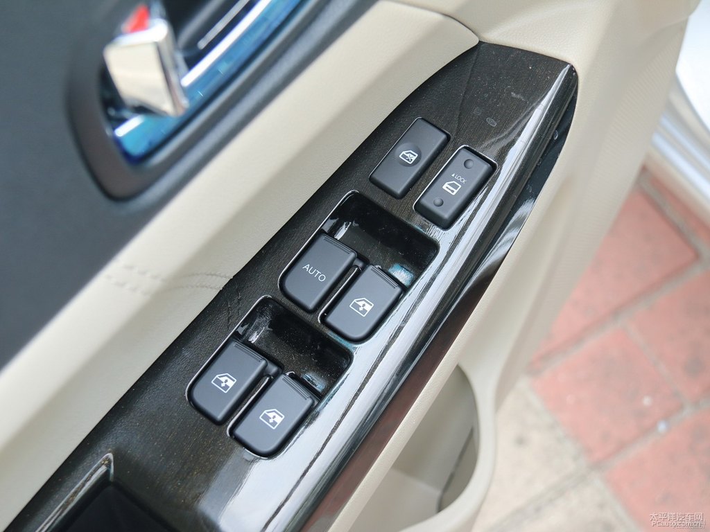 星河銀逸動車廂內(nèi)飾圖片