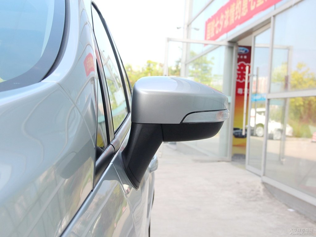 閃耀銀翼搏車身外觀圖片