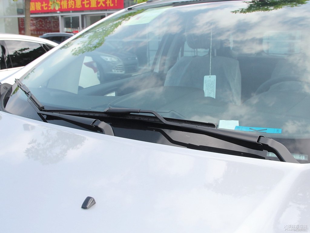 閃耀銀翼搏車身外觀圖片