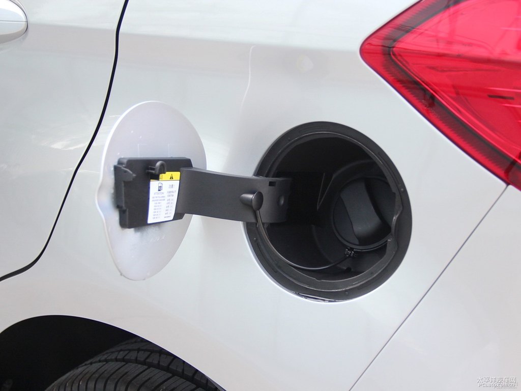 閃耀銀翼搏車身外觀圖片