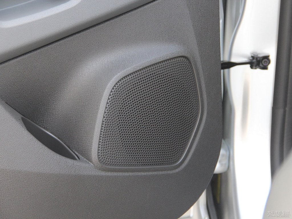 閃耀銀翼搏車廂內(nèi)飾圖片