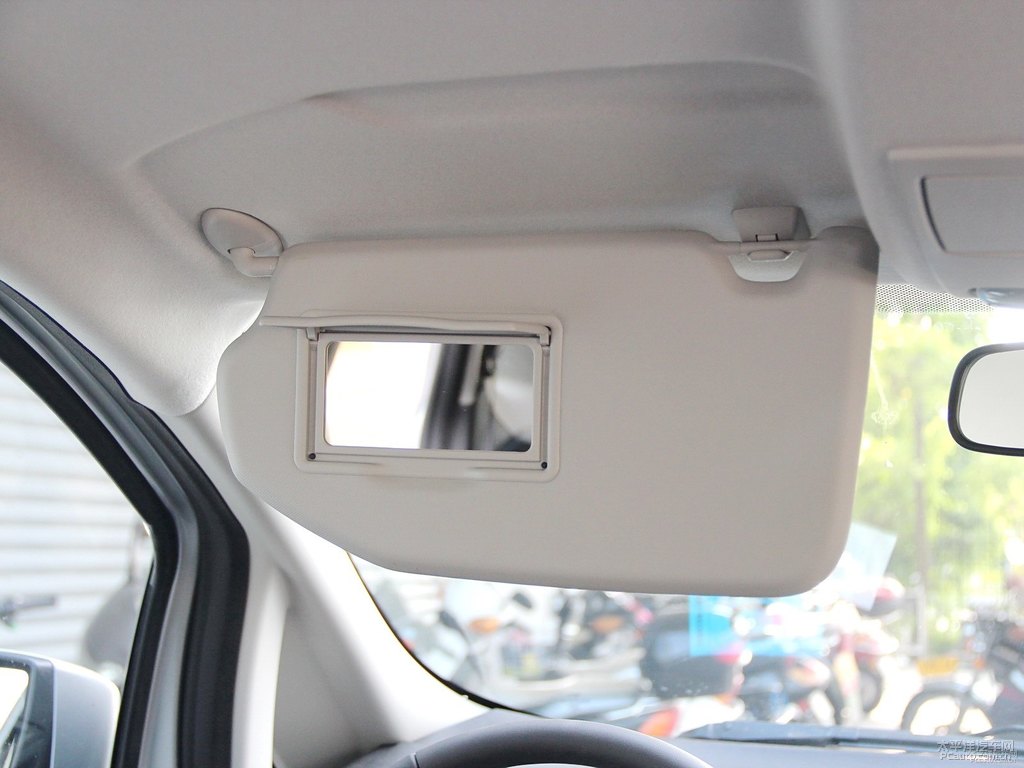 閃耀銀翼搏車廂內(nèi)飾圖片