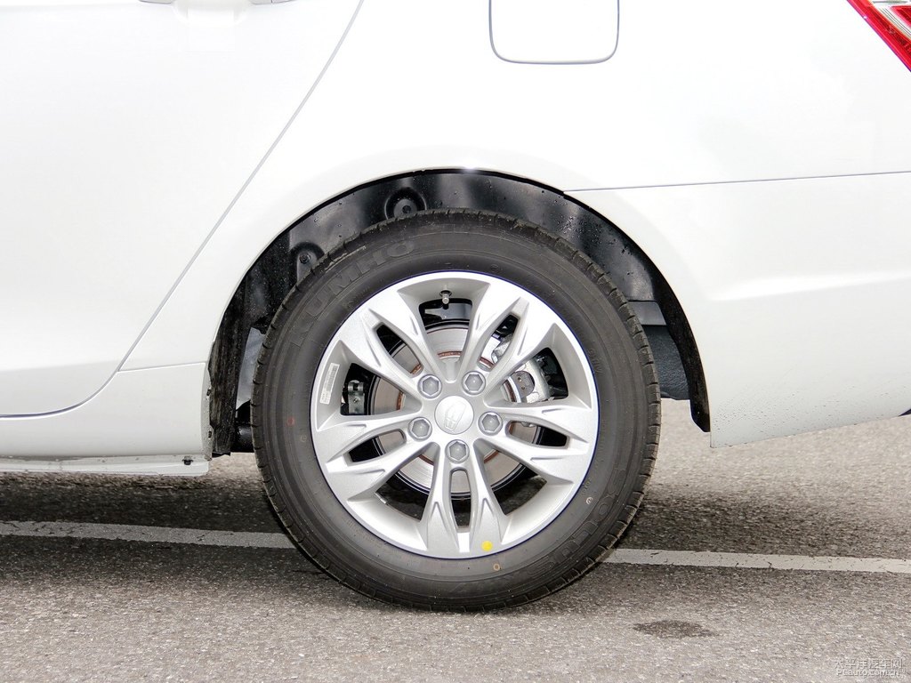 冰晶白新帝豪車身外觀圖片