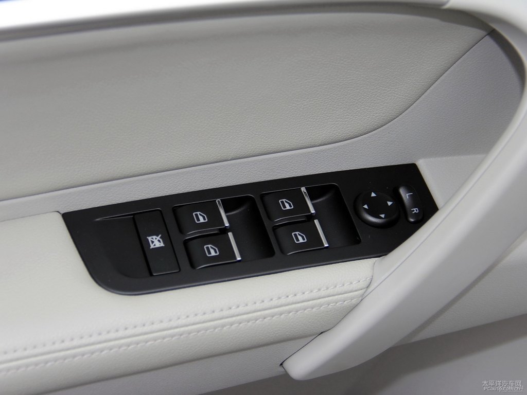 冰晶白新帝豪車廂內(nèi)飾圖片