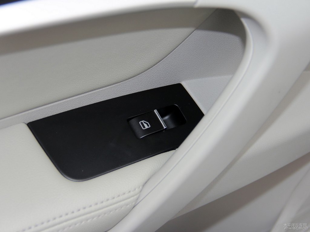 冰晶白新帝豪車廂內(nèi)飾圖片