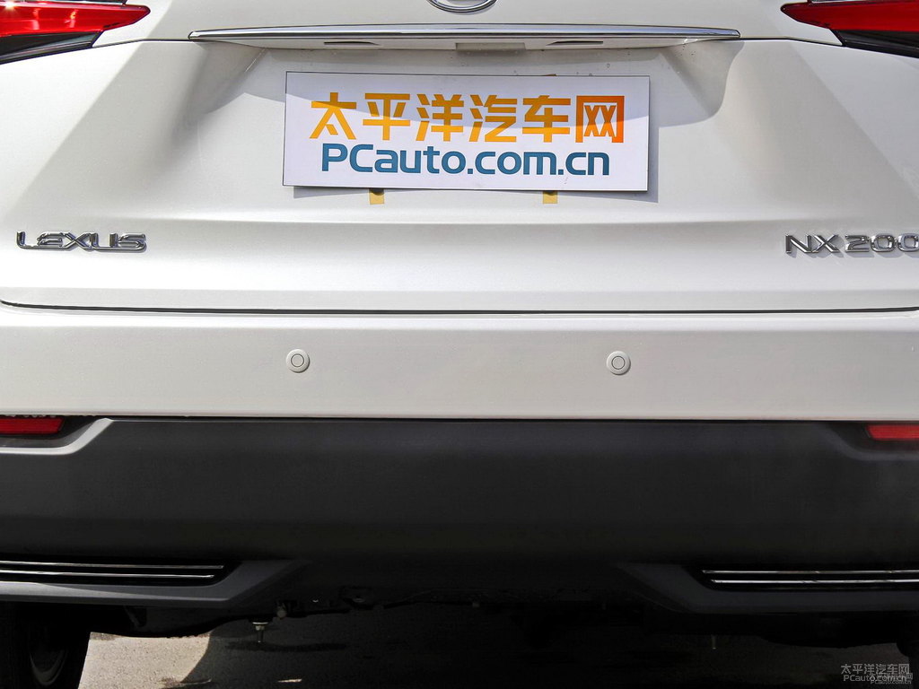 超音速石英白雷克薩斯NX車尾外觀圖片