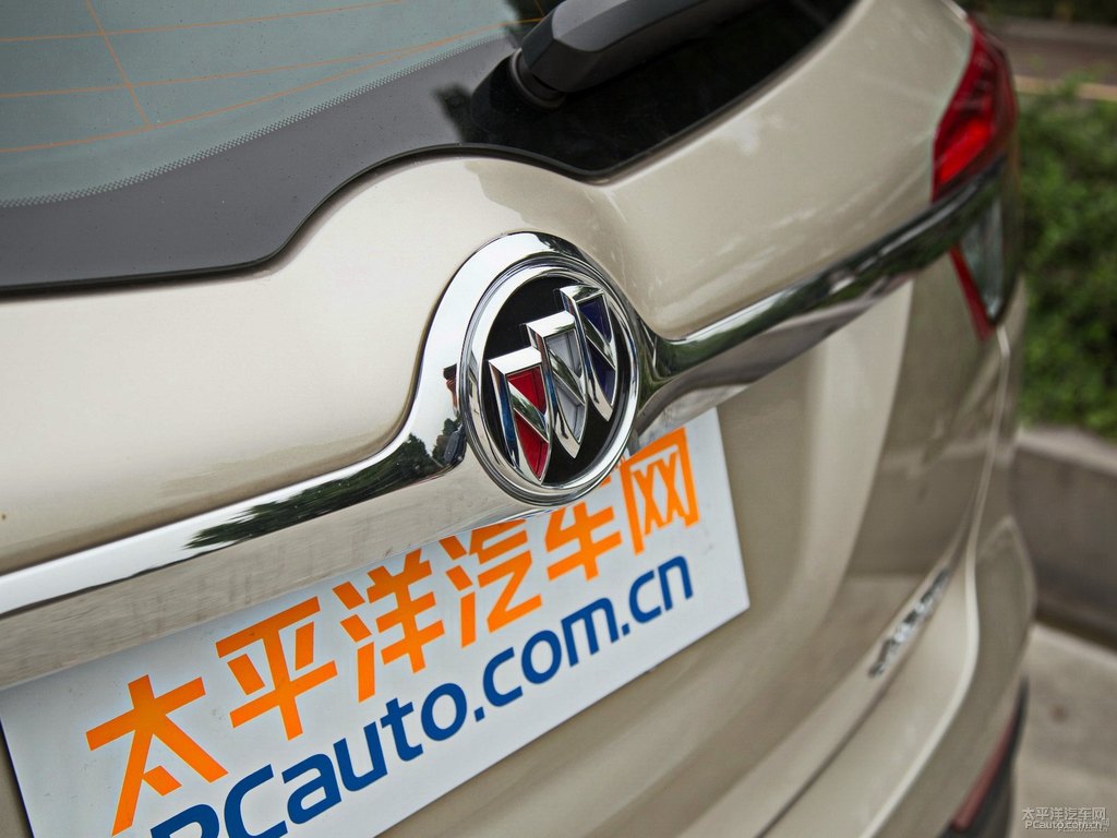 卡其金昂科威車尾外觀圖片