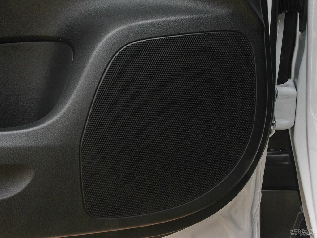 珍珠白本田CR-V車廂內(nèi)飾圖片