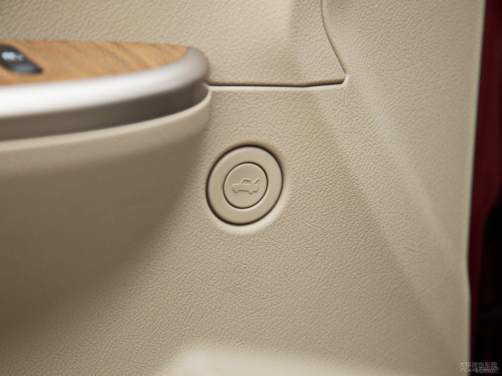 炫紅凱越車廂內(nèi)飾圖片