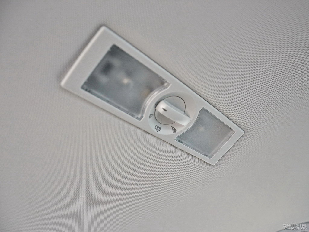 波斯灰速騰車廂內(nèi)飾圖片