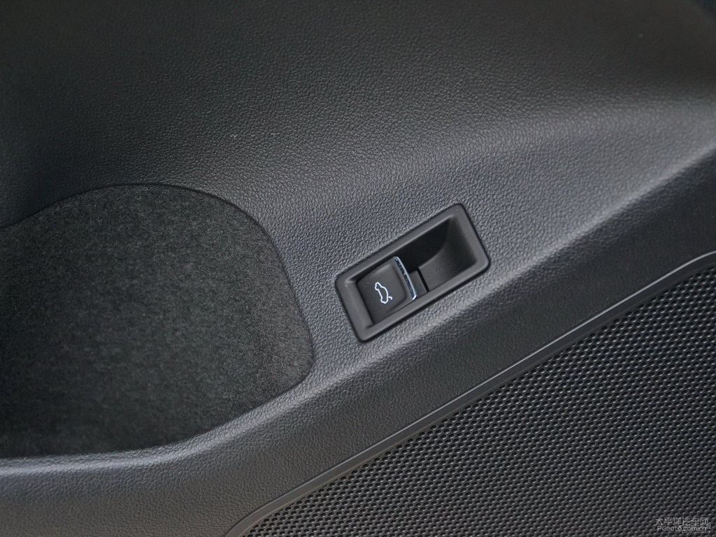 波斯灰速騰車廂內(nèi)飾圖片