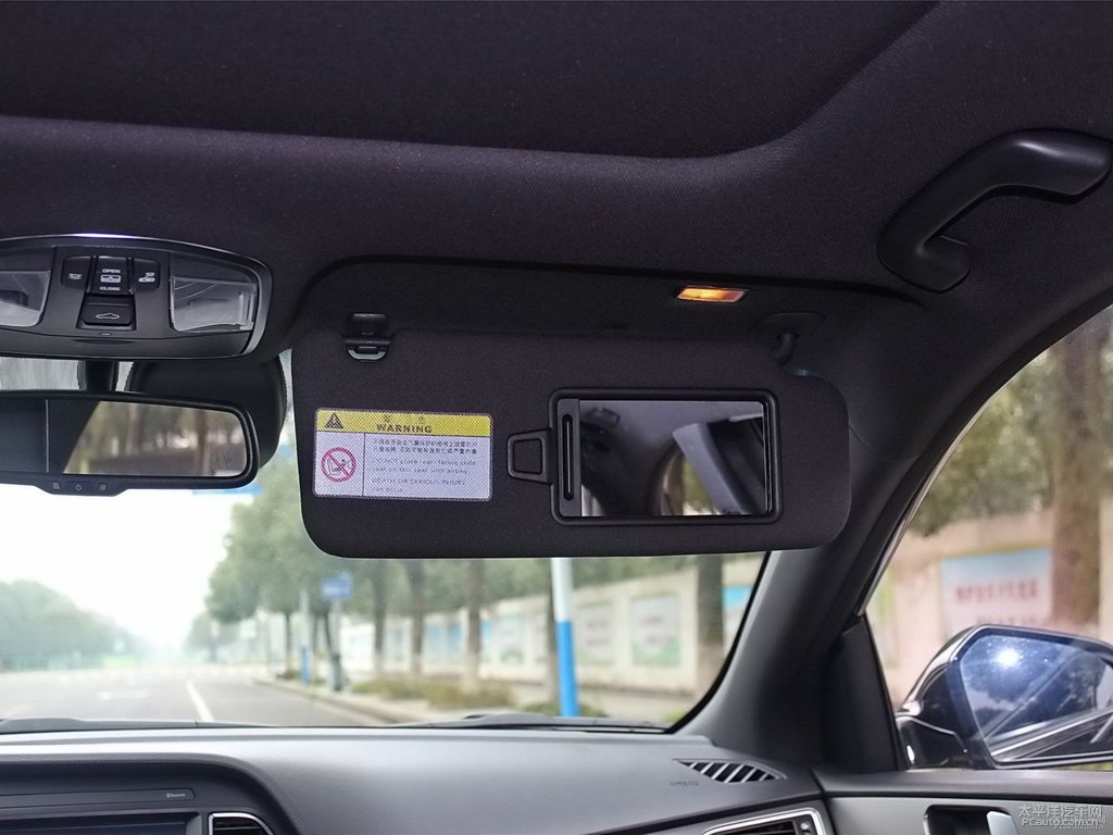 爵士黑索納塔車廂內(nèi)飾圖片