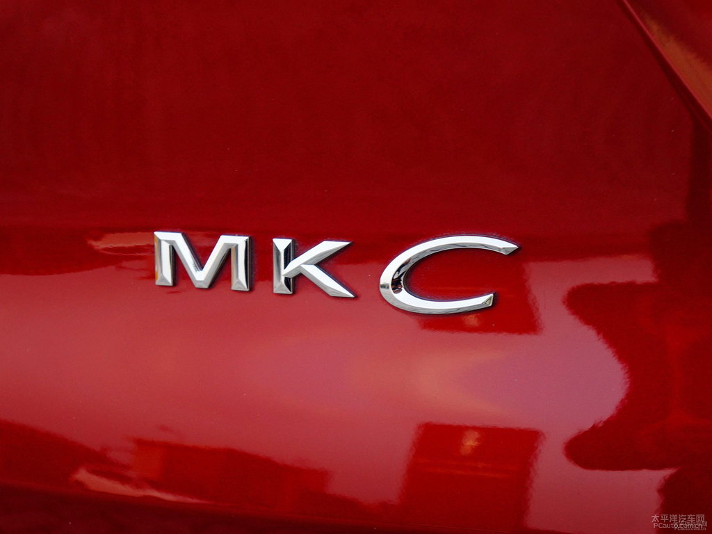 寶石紅林肯MKC車尾外觀圖片