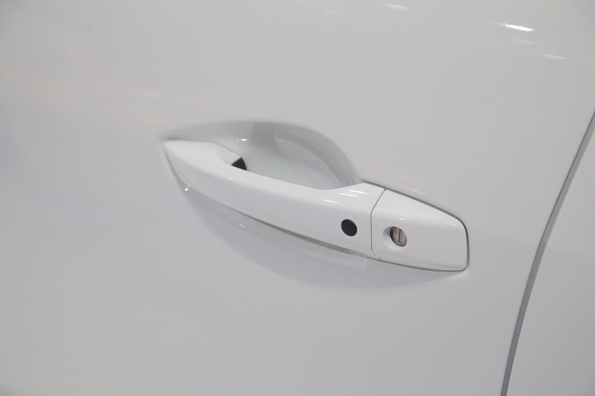 奔騰B90車展高清大圖