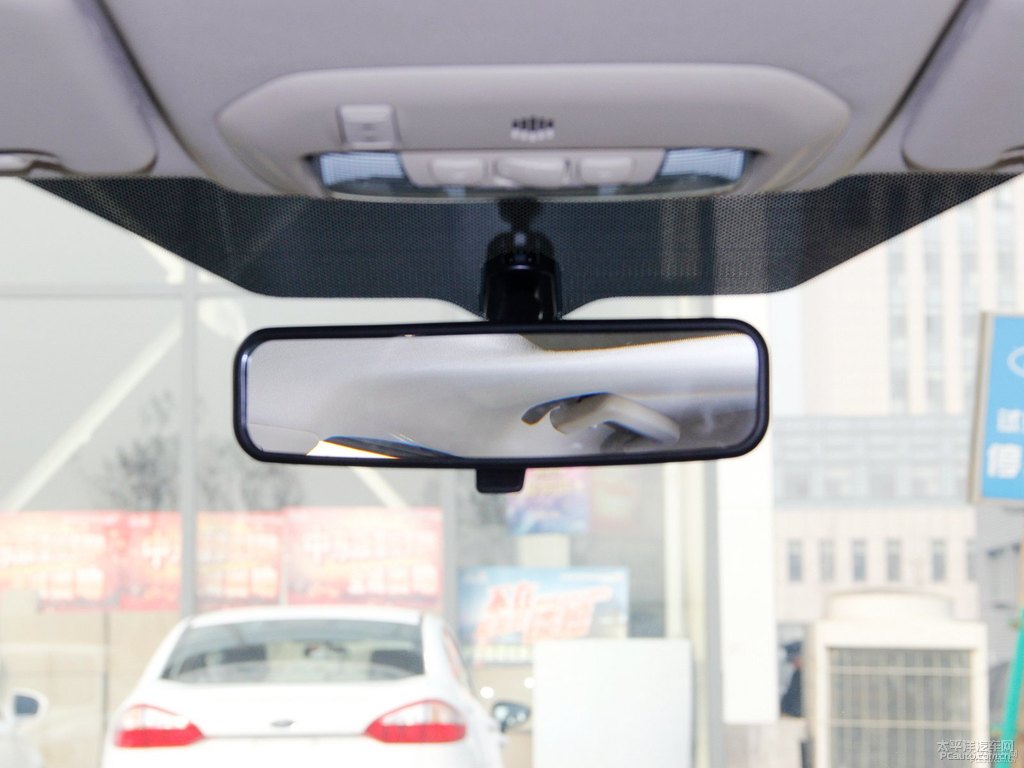 豪情棕福睿斯車(chē)廂內(nèi)飾圖片