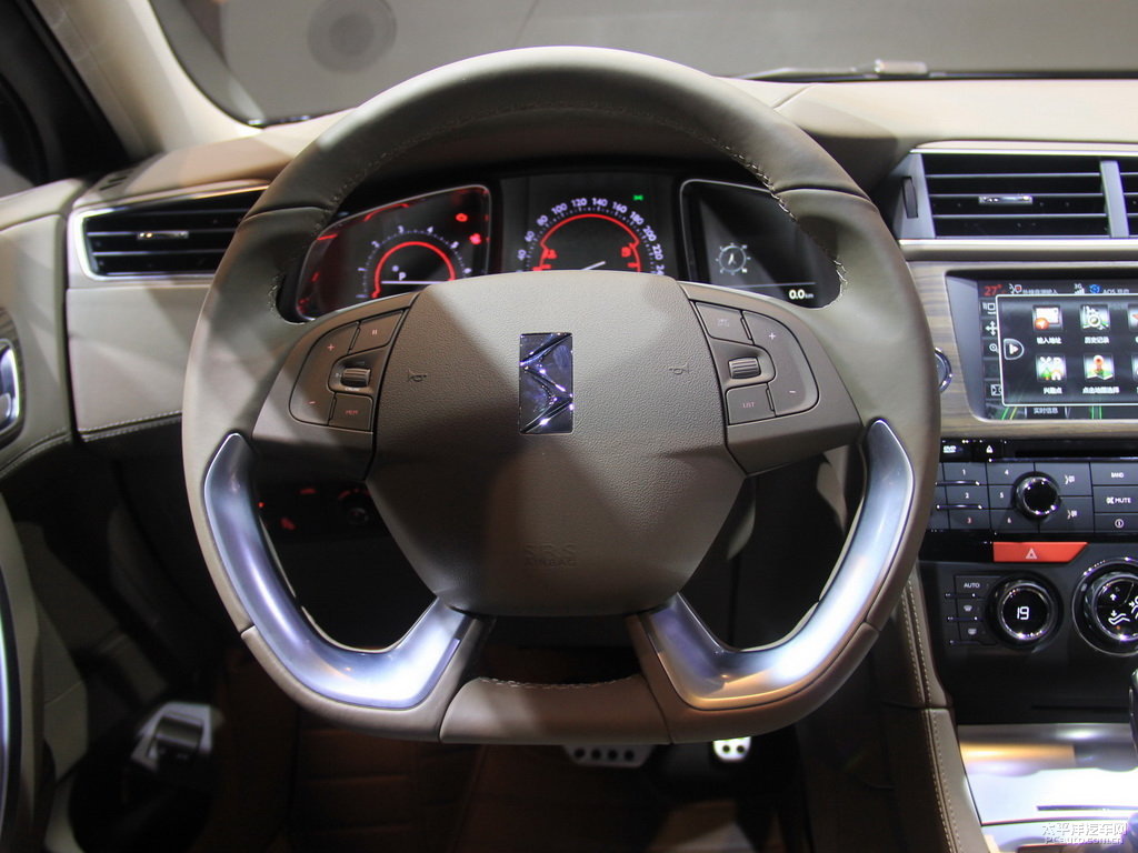 DS 5LS內(nèi)飾高清大圖