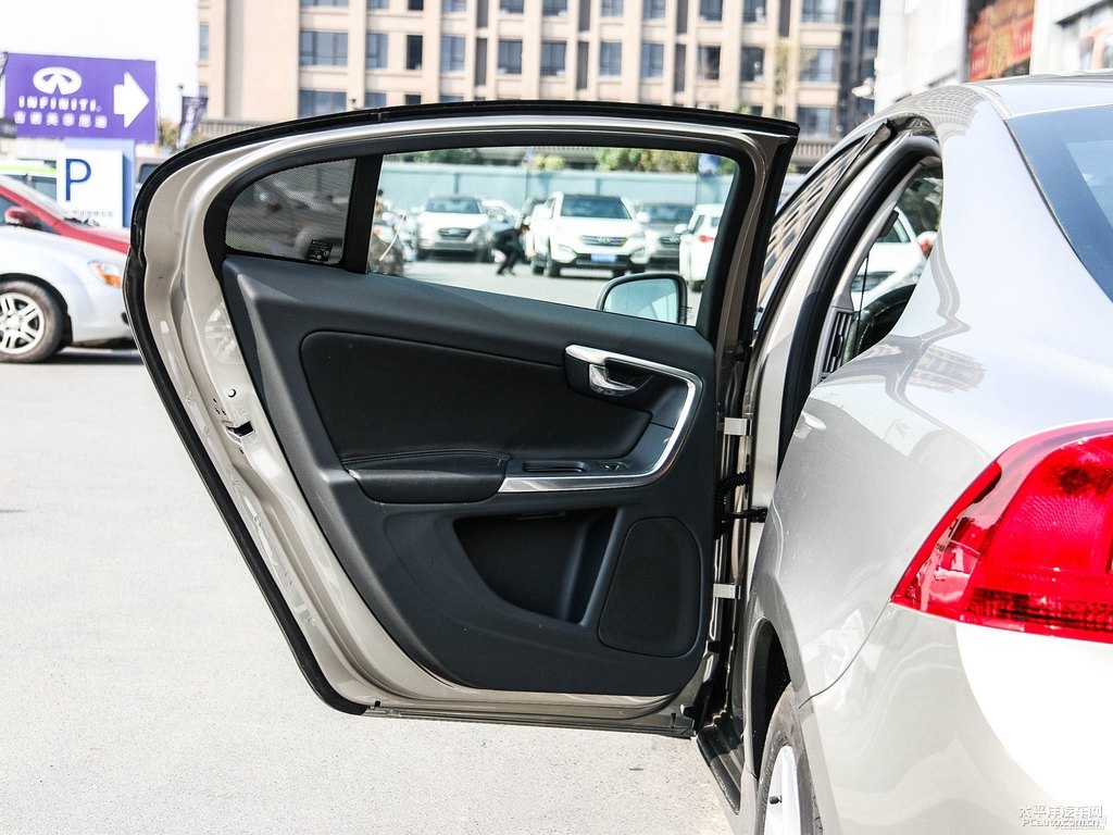 海貝灰沃爾沃S60車廂內(nèi)飾圖片