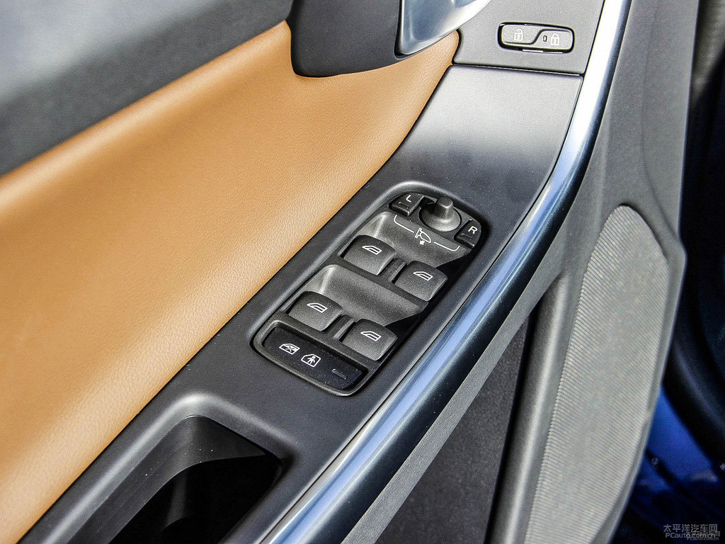 海洋藍(lán)沃爾沃XC60車廂內(nèi)飾圖片