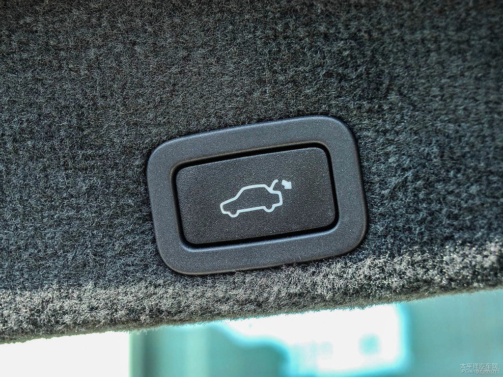 冰雪白沃爾沃XC60后備廂空間圖片