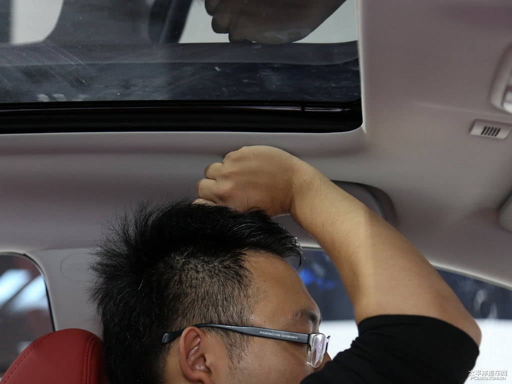 經(jīng)典黑哈弗H6 Coupe駕乘空間空間圖片