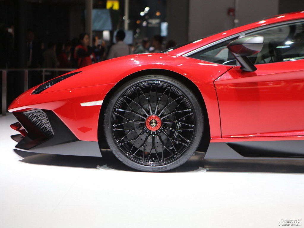 紅色Aventador車身外觀圖片