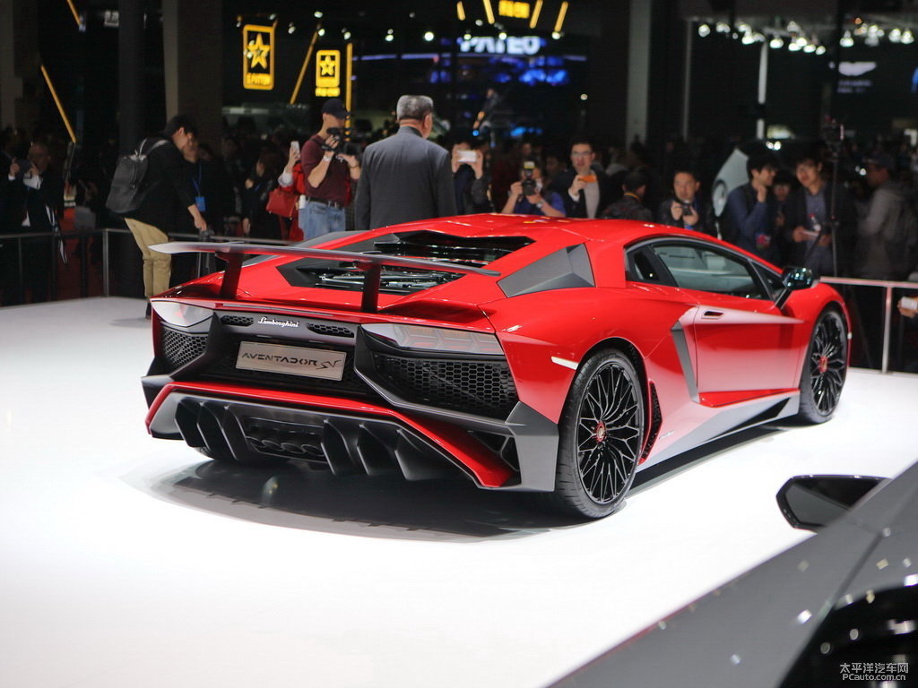 紅色Aventador整車外觀外觀圖片