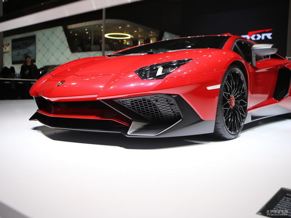 紅色Aventador車頭外觀圖片