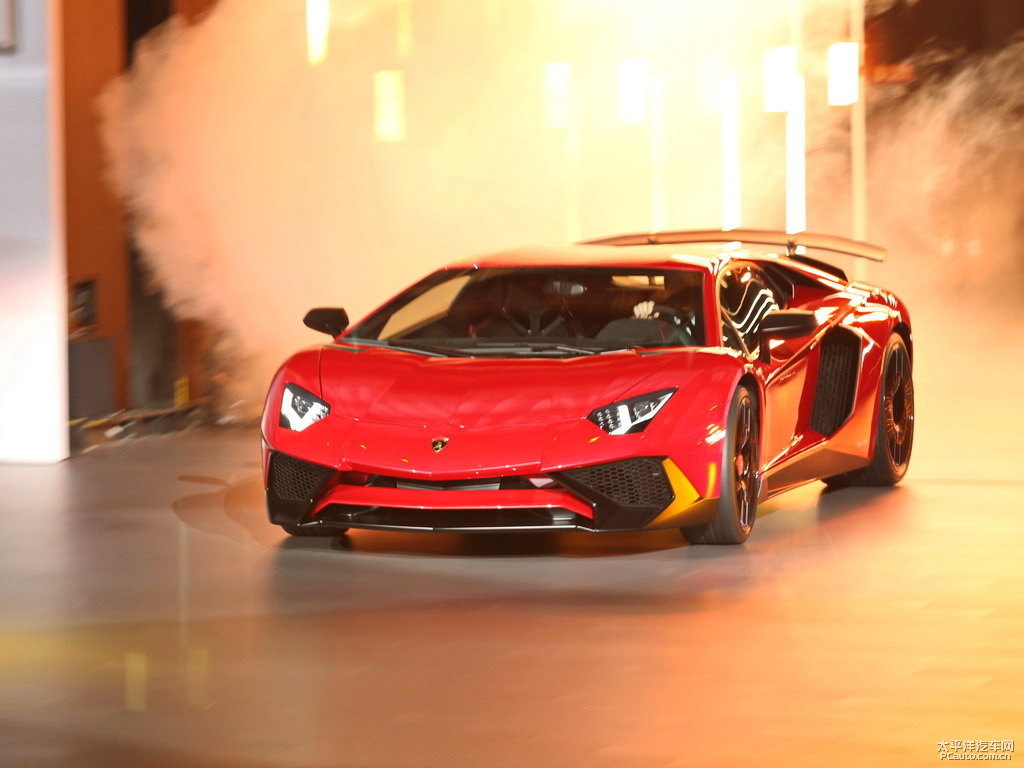 紅色Aventador整車外觀外觀圖片