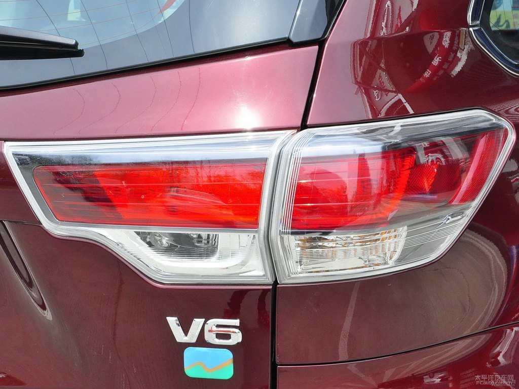 翡鉆紅漢蘭達(dá)車(chē)尾外觀圖片