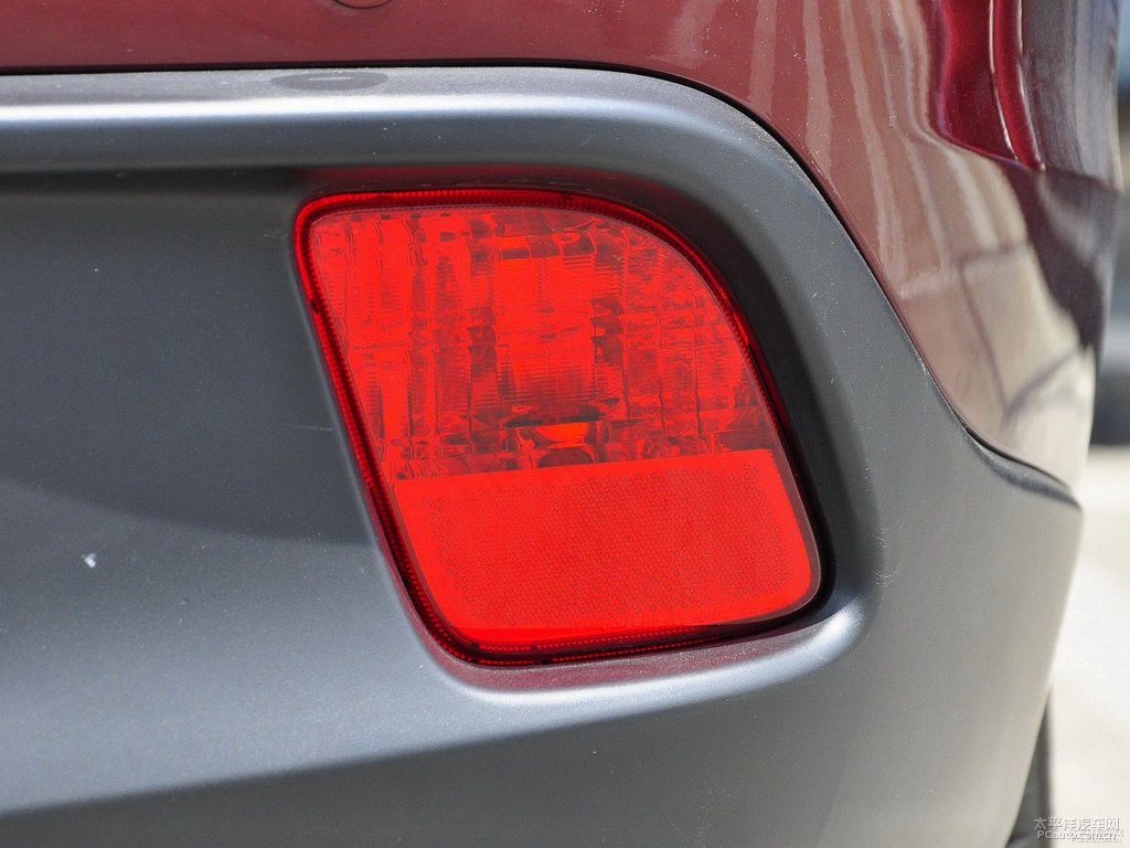 翡鉆紅漢蘭達(dá)車尾外觀圖片