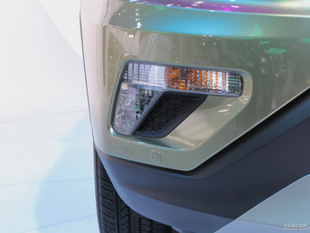 琥珀金長安CS75車頭外觀圖片