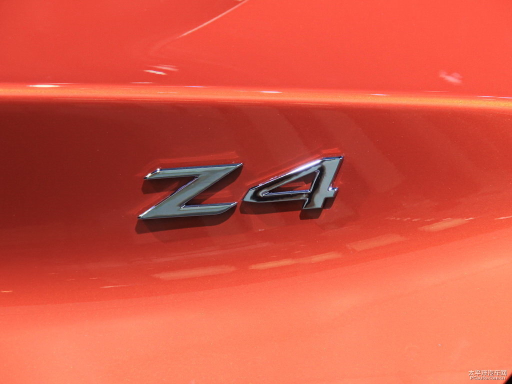 緋紅色寶馬Z4車尾外觀圖片