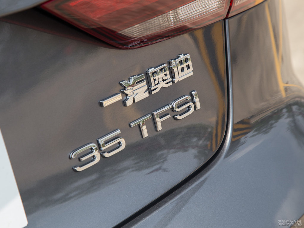 季風(fēng)灰奧迪A3車尾外觀圖片