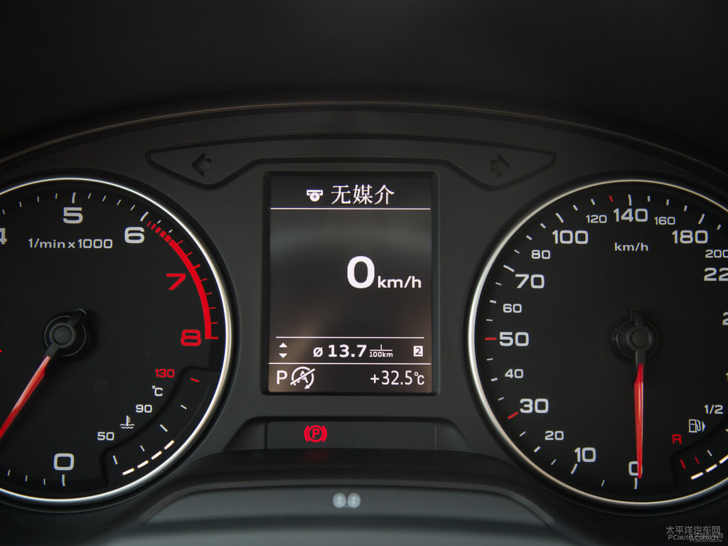 季風(fēng)灰?jiàn)W迪A3中控內(nèi)飾圖片
