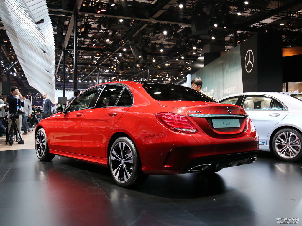 鋯英石紅奔馳C級(jí)整車(chē)外觀(guān)外觀(guān)圖片