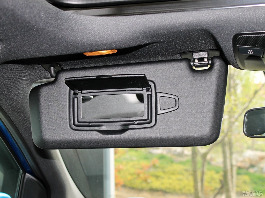 南海藍(lán)奔馳B級(jí)車廂內(nèi)飾圖片