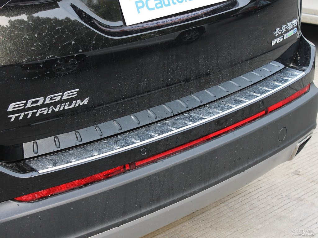 奧斯陸黑銳界L車尾外觀圖片