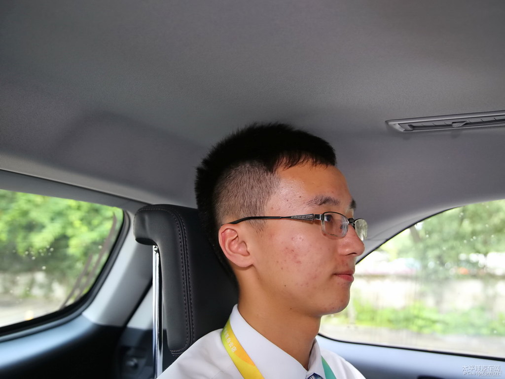 炫晶黑漢蘭達(dá)駕乘空間空間圖片