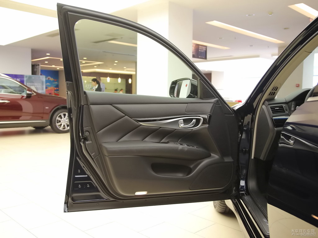 星夜藍英菲尼迪Q70L車廂內(nèi)飾圖片