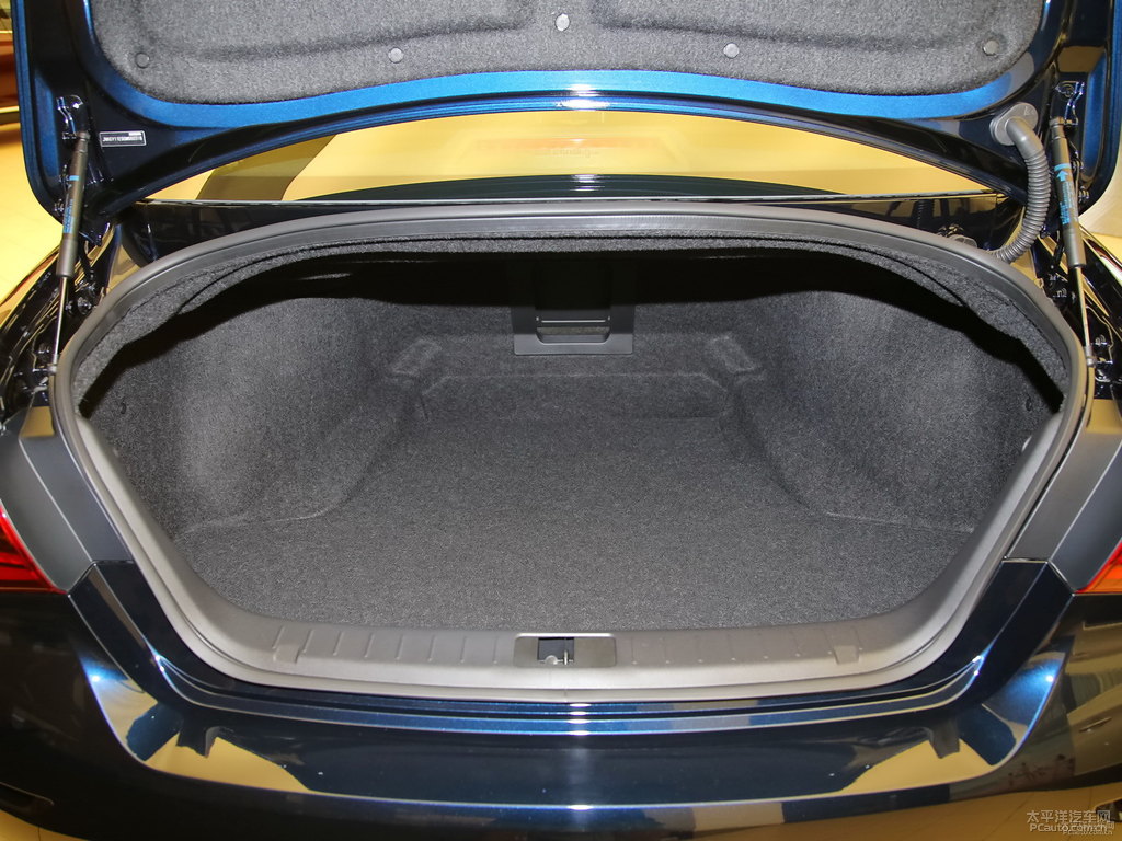 星夜藍(lán)英菲尼迪Q70L后備廂空間圖片