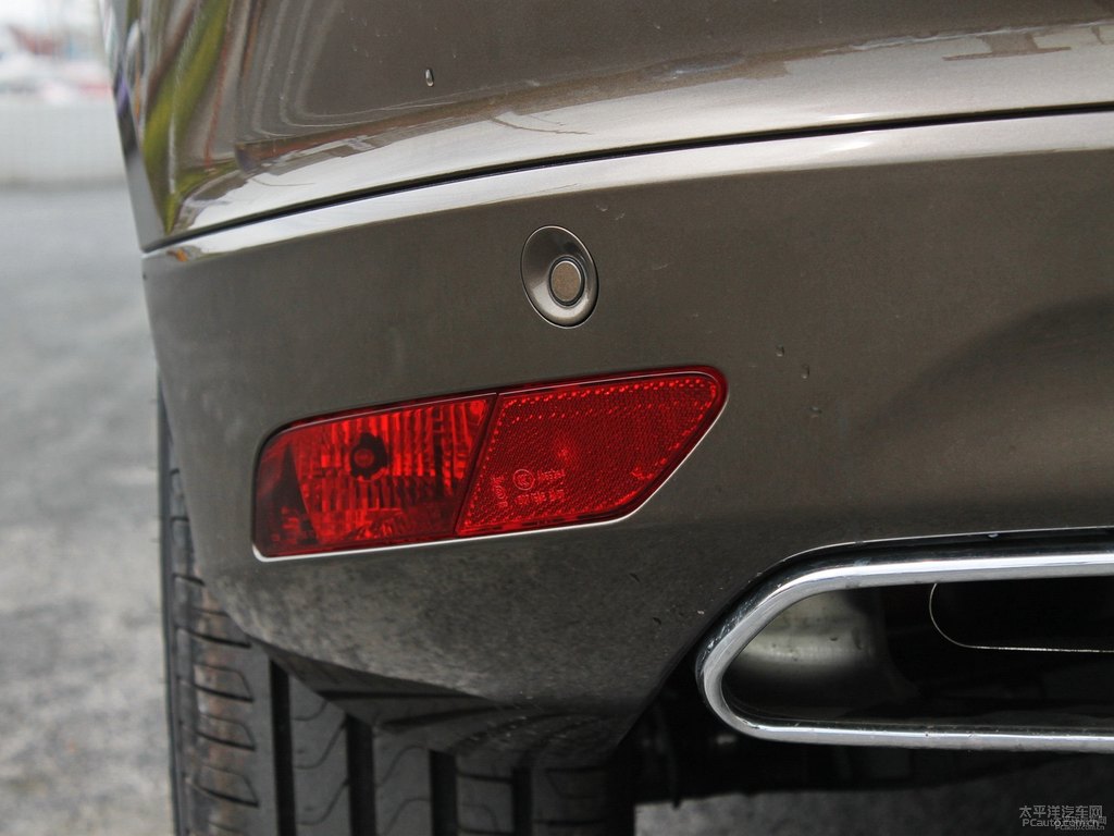 暮色銅沃爾沃XC60車尾外觀圖片