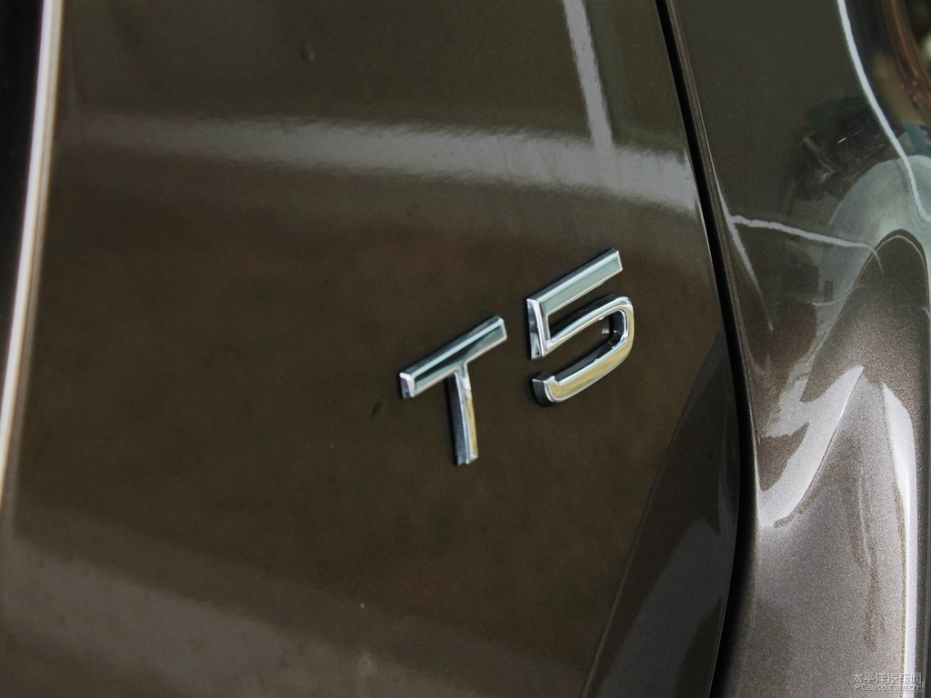 暮色銅沃爾沃XC60車尾外觀圖片