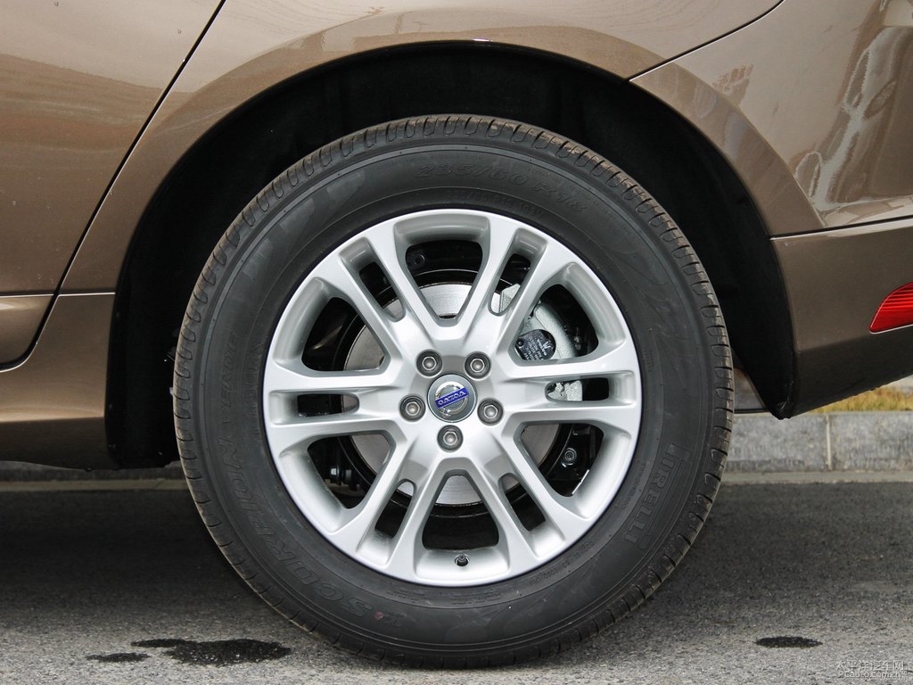 暮色銅沃爾沃XC60車身外觀圖片