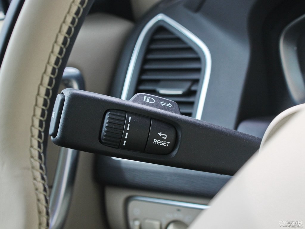 暮色銅沃爾沃XC60中控內(nèi)飾圖片