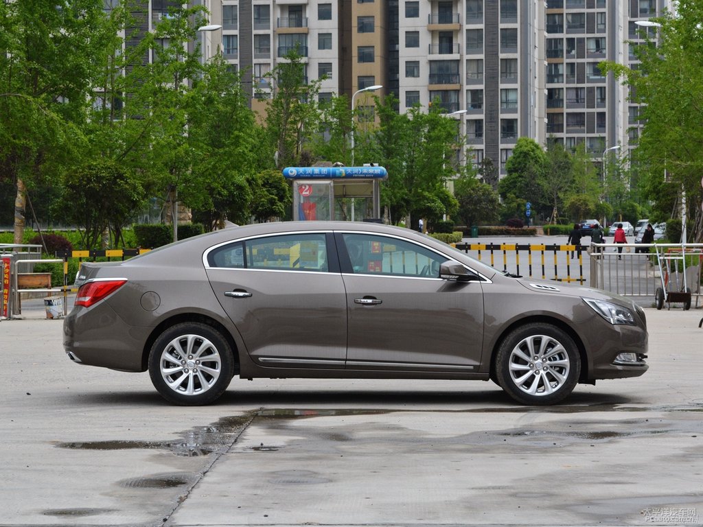 托帕石棕君越整車外觀外觀圖片