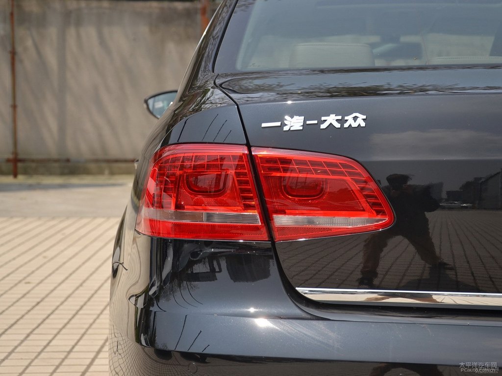 幻影黑邁騰車尾外觀圖片