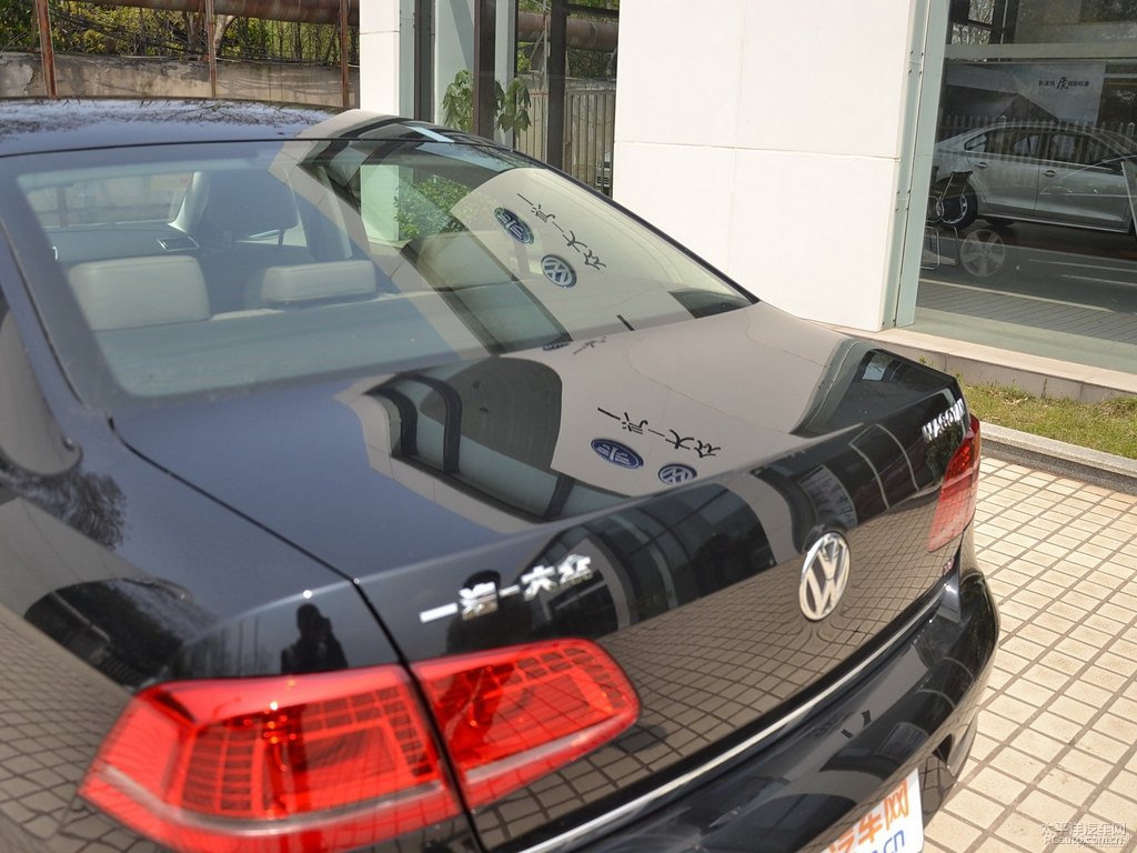 幻影黑邁騰車尾外觀圖片