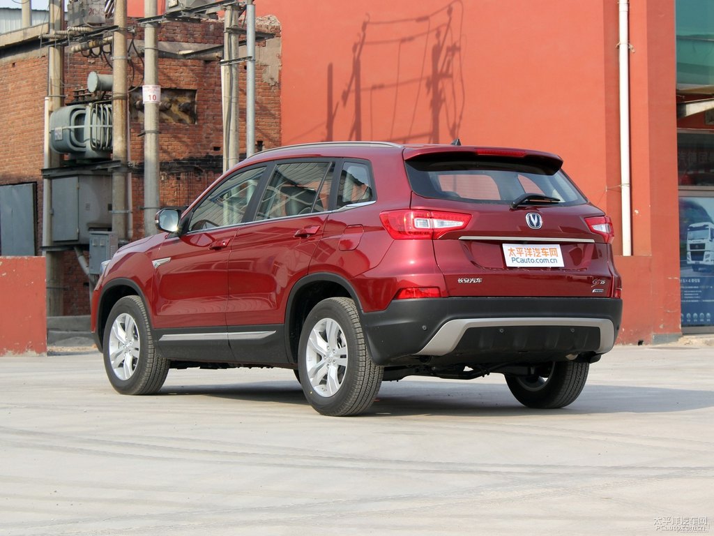 閃光彌紅長(zhǎng)安CS75整車(chē)外觀外觀圖片